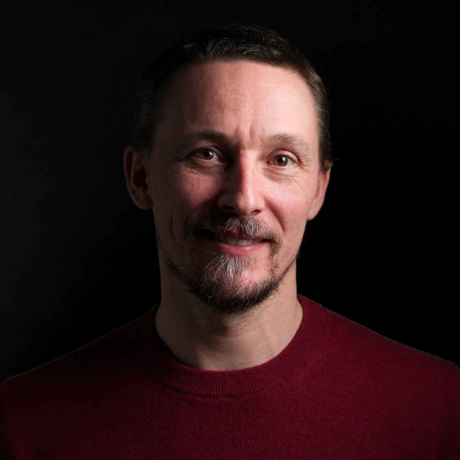 Benoît, photo de profil sur fond noir